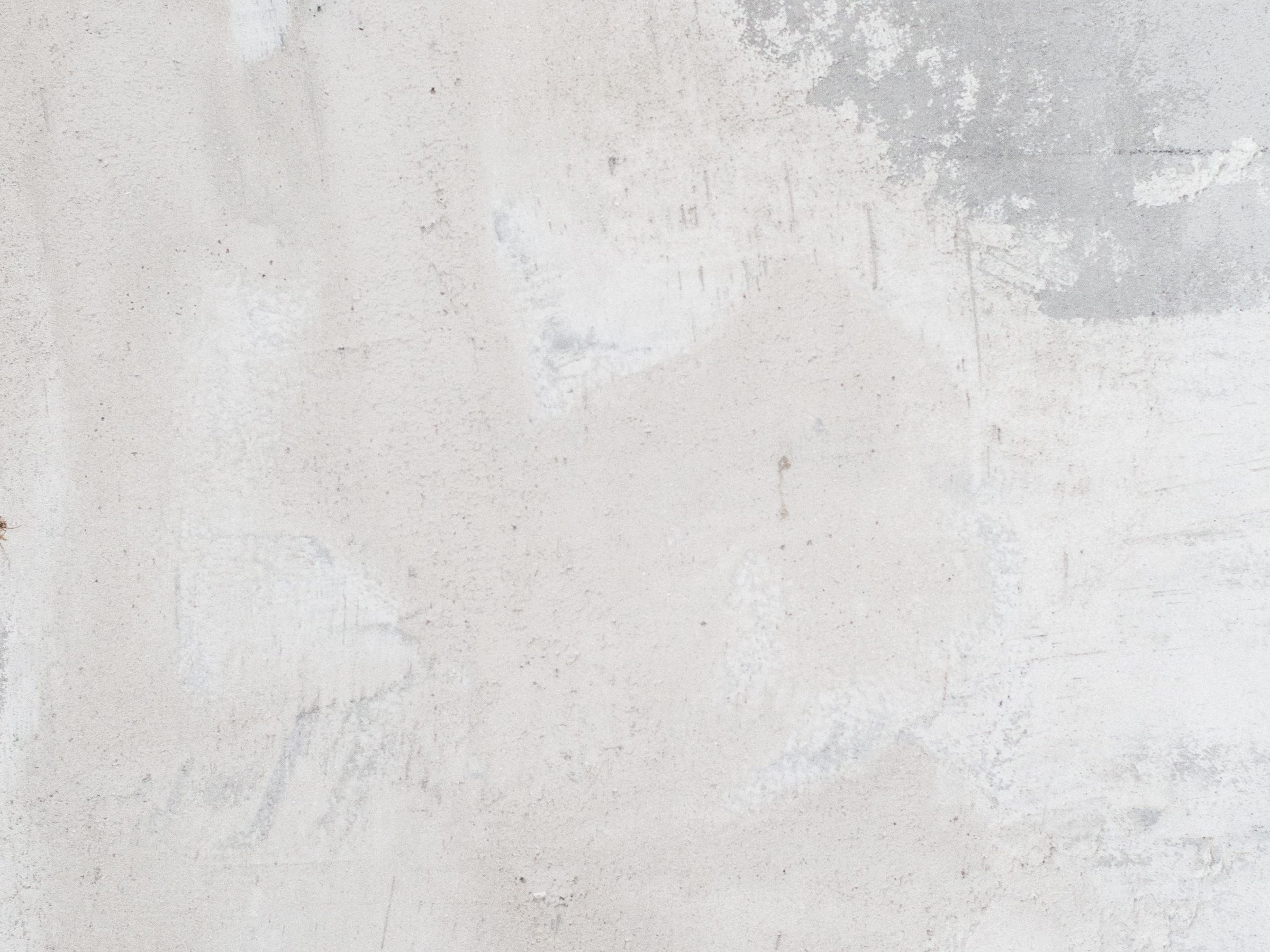 textura de ciment pe un perete alb/gri